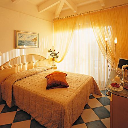 Hotel Posillipo Gabicce Mare Buitenkant foto