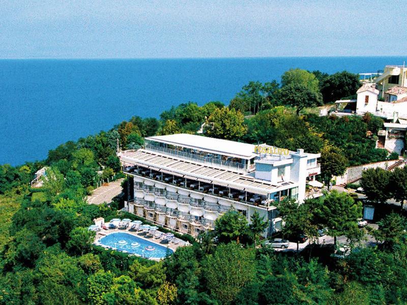 Hotel Posillipo Gabicce Mare Buitenkant foto