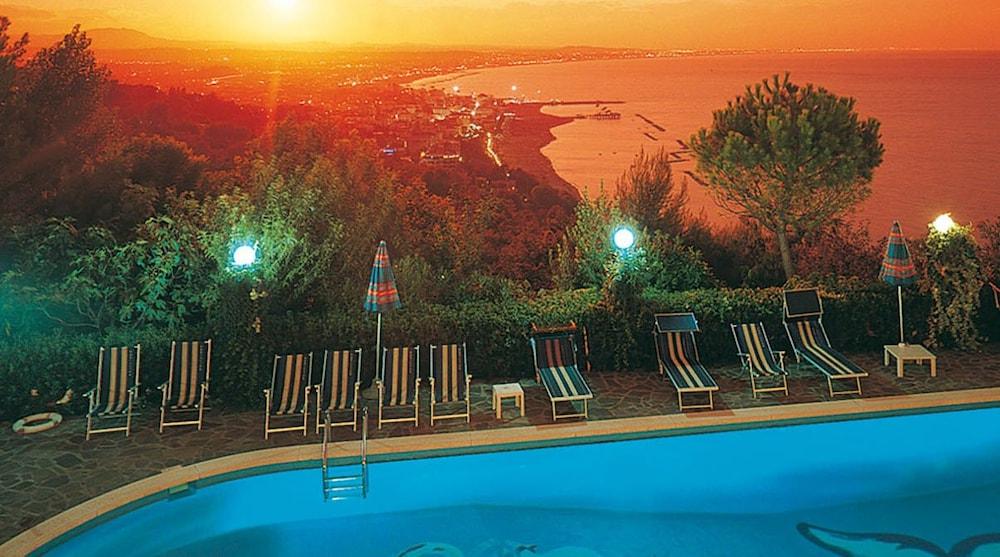 Hotel Posillipo Gabicce Mare Buitenkant foto