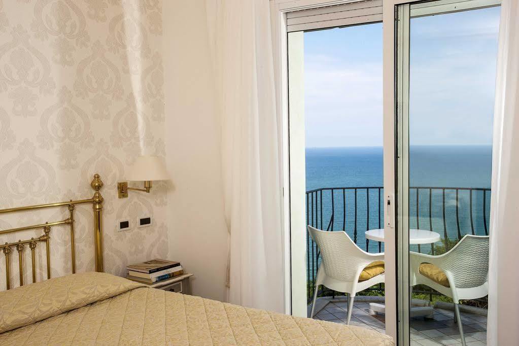 Hotel Posillipo Gabicce Mare Buitenkant foto